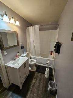 Cozy Bungalow - - 6
