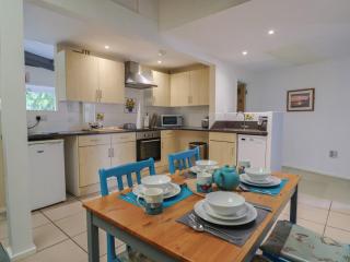 Brookfield Lodge - Burstock - 1