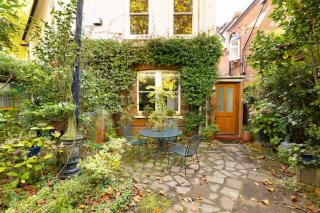 The Abinger Place - Inviting 2BDR House with Study Room & Garden - 8