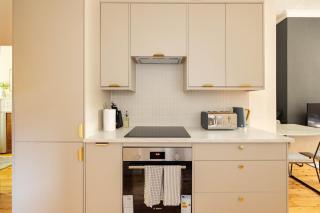 The Abinger Place - Inviting 2BDR House with Study Room & Garden - 4