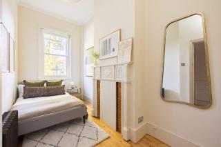 The Abinger Place - Inviting 2BDR House with Study Room & Garden - 2