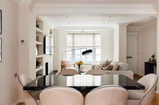 The South Kensington Wonder - Trendy 3BDR House with Garden - 9