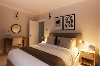 The South Kensington Wonder - Trendy 3BDR House with Garden - 5