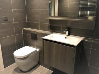 Lovely Room in Modern Apartment London - 3