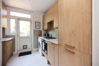The Furness Hideout - Charming 2BDR Flat with Shared Garden - London - 9