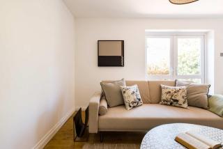 The Fulham Bolthole - Beckoning 2BDR Flat with Garden - London - 3