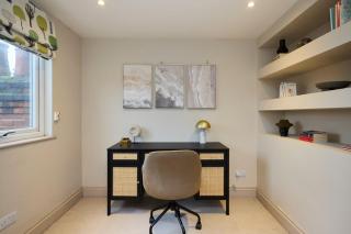 The Harlesden Haven - Stunning 4BDR with Garden - 3