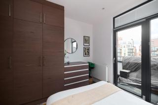 The Harlesden Classic - Lovely 2BDR Flat with Balcony - 1