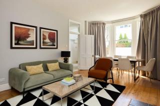The West Kensington Hideout - Cozy 2BDR Flat with Garden - Londra - 0