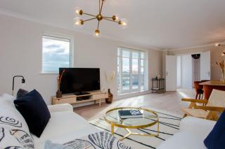 The Sparkford Gardens - Lovely 2BDR with Balcony - London - 0