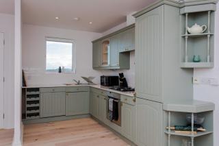 The Sparkford Gardens - Lovely 2BDR with Balcony - London - 9