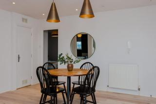 The Sparkford Gardens - Lovely 2BDR with Balcony - London - 6