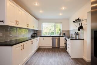 The Oxford Garden House - Spacious 5-Bed Oxford Home with Garden & Balcony - 8
