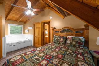 Smoky Mountain Cabin Retreat - Pigeon Forge - 4