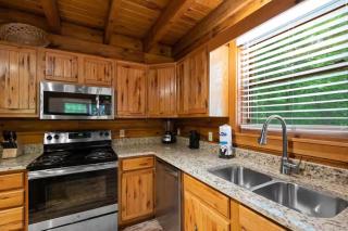 Smoky Mountain Cabin Retreat - Pigeon Forge - 3