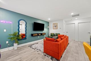 Modern 2BR with Parking, King Bed near Downtown Dallas - Dallas - 0