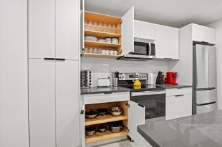 Modern 2BR with Parking, King Bed near Downtown Dallas - Dallas - 5
