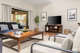 Pools Courts BBQ Firepit Pineapple Paradise - 3