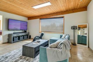 Play, Swim and Unwind Luxe Los Angeles Oasis! - 6