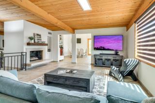 Play, Swim and Unwind Luxe Los Angeles Oasis! - Chatsworth Lake Manor - 5