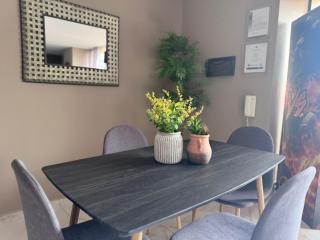 3 bedroom apartment, with arcade machine - 1 block from lleras park p7 - 5