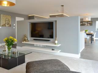 Hillside Retreat - 3