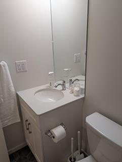Cozy Suite - Peaceful & Modern - 4