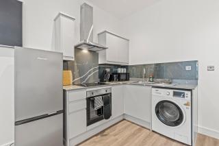 Cardiff Luxe Flats with Spa Facilities - 7