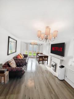 Mk Comfy Cosy Corner 6 Bedrooms Whole house - Milton Keynes - 2