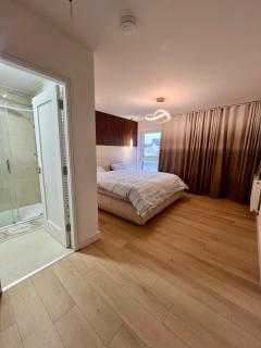 Stylish SuperKing and King Ensuite Bedrooms in Dublin - Dublin - 1