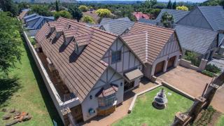 Elegant 5BR House with Pool, Gourmet Kitchen and Reliable Generator - 2