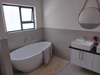 LND GUEST HOUSE - Bloubergstrand - 4