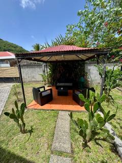 Bungalow Gaspardo , 2 chambres climatisées , à 2 mins à pied de la plage , wifi , jardin clos, parking ,sans vis-à-vis , Le Carbet - Le Carbet - 1