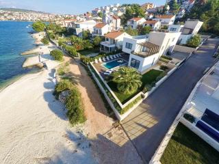 Villa Trogir Deluxe 1 6 Beautiful Bedrooms - Sea Front Private Pools - Sauna - Trogir - 2