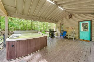 Broken Bow Getaway Hot Tub, Grill and Fire Pit - 9