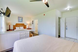 Naples Oasis with Screened Porch and Tennis Court! - 2