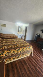 Economy Inn - 3