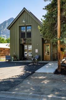 Academy Place | Wild Iris - 3