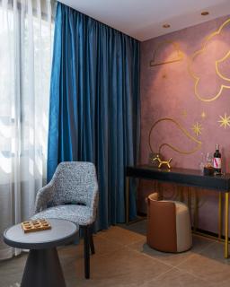 Iconic Hotel - 4