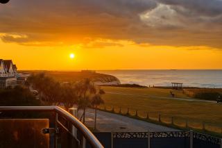Botany Bay Beach House - Stunning Sea Views - 4