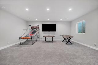 Luxe 6BD Gem in Johnstown -Tons of Games + Firepit - 0