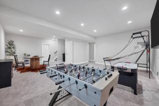 Luxe 6BD Gem in Johnstown -Tons of Games + Firepit - 9