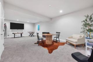 Luxe 6BD Gem in Johnstown -Tons of Games + Firepit - 7