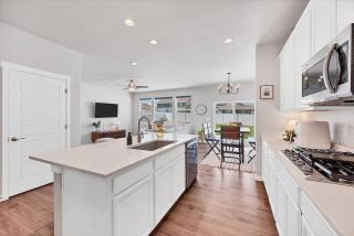 Luxe 6BD Gem in Johnstown -Tons of Games + Firepit - 1