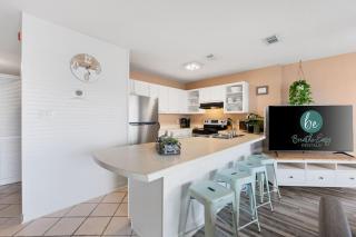 Cozy Island Getaway 10-Min Walk to the Beach, Free Activities & Bikes & Beach Service Included! - Destin - 5