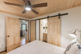 Bungalow, Lake Glenville, Amazing Views, & Sauna! - Cullowhee - 1