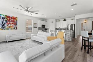 Waterfront Villa with Private Pool & Whirlpool 4BR 4BA - Sleeps 12 by Casa Da Jura - 4