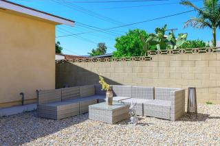 Modern New 3B Home Fully Stocked & Cozy & Sunlight -  - 3