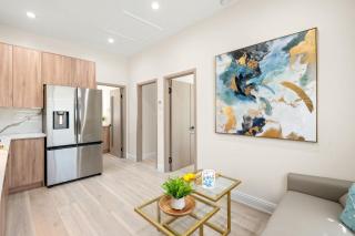 Cozy Modern Home w Full Kitchen & Parking -  - 0