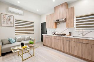 Cozy Modern Home w Full Kitchen & Parking -  - 2